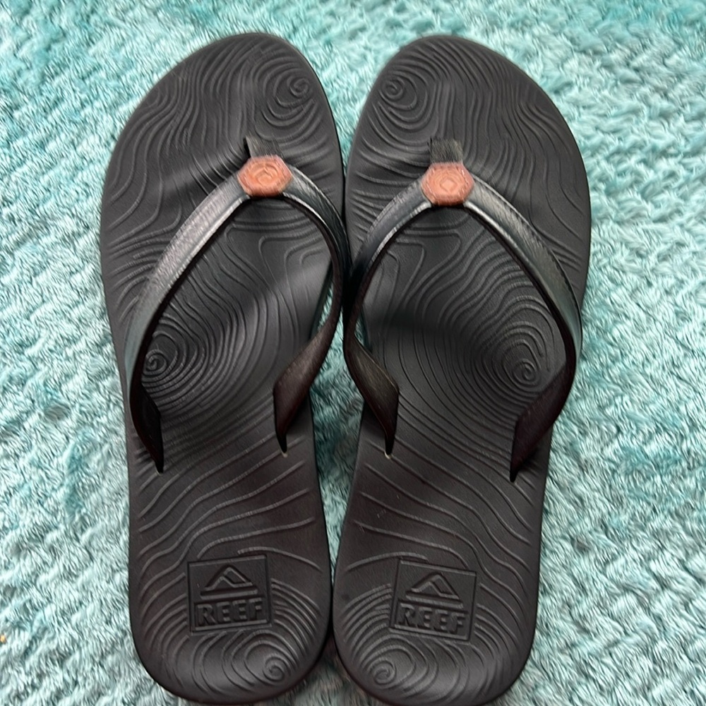 Reef Zen Love Women’s Black Flip Flop’s in Size 9